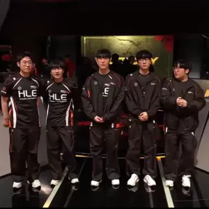 Zeus亲手淘汰T1！手刃老东家！T1惨遭淘汰，Zeus奥拉夫砍翻全场