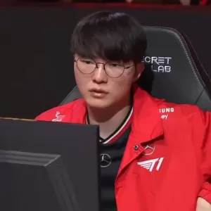 Faker逃跑无门，Zeus生死局单杀，一己之力砍翻T1，他已赢得一切
