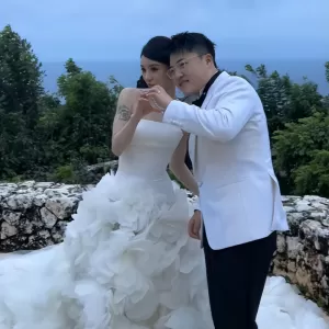UZI巴厘岛补办婚礼，奥咪咪晒出大花臂！阿水女友晒出大长腿