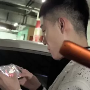 玩家呼声高涨：张诗尧代言球球大作战十周年，粉丝：太合适了！