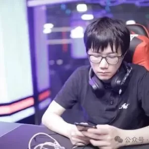 当09伍声遇见陈乃娴：dota电竞选手与showgirl的往事与伤怀