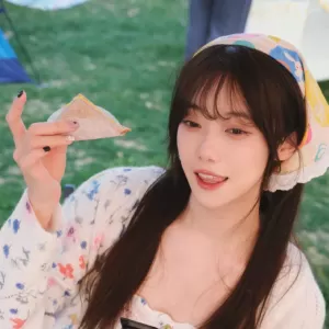 【LPL老婆】小钰碎花裙出门露营，清纯可人太美了